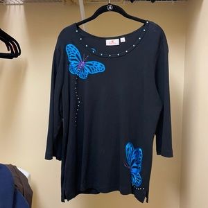 3/4 sleeve tee with strict and rhinestone detail